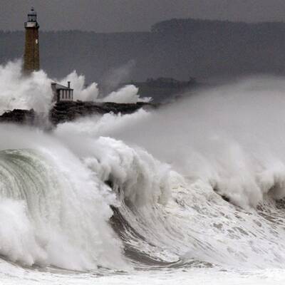 Wellen auch vor der spanischen Küste