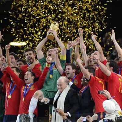 Pokalübergabe an Weltmeister Spanien