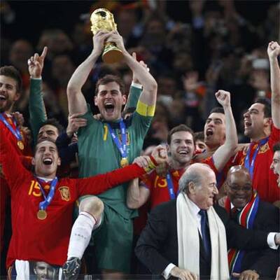 Pokalübergabe an Weltmeister Spanien