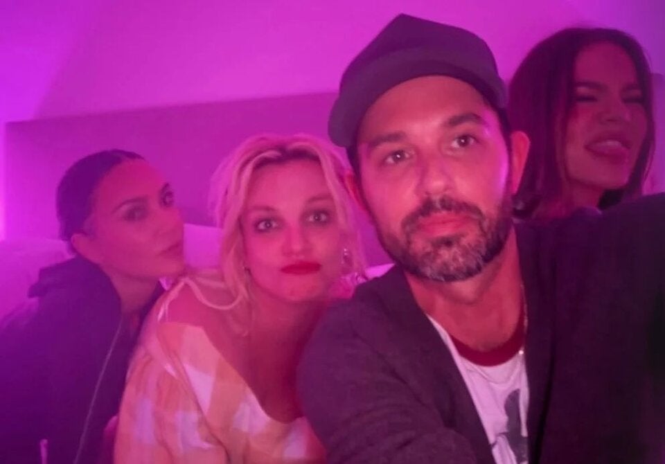 Kim Kardashian, Britney Spears, Cade Hudson und Khloe Kardashian