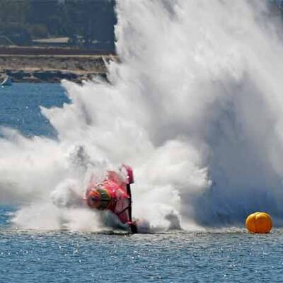 Horror-Unfall bei 230 km/h