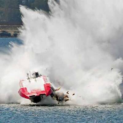 Horror-Unfall bei 230 km/h