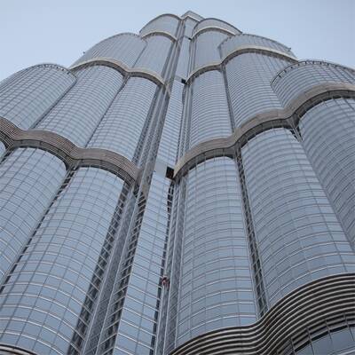 Auf höchstes Gebäude der Welt geklettert