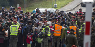 20.000 stürmen unsere Grenze