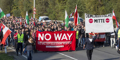 600 Menschen bei Demo gegen Flüchtlingspolitik