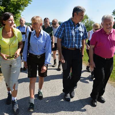 Die ÖVP-Sommertour 2013 startete die ÖVP-Spitze mit einer Wanderung.