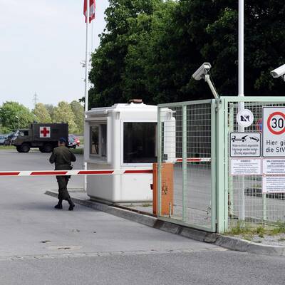 Der 41-Jährige nutzte die Gunst der Stunde bei einem Klogang und ergriff die Flucht.