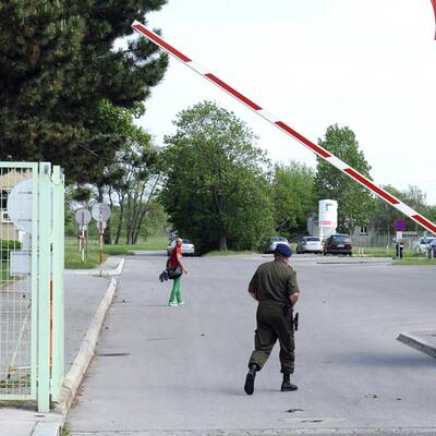 Der 41-Jährige nutzte die Gunst der Stunde bei einem Klogang und ergriff die Flucht.