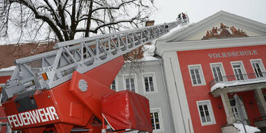 Schnee-Chaos geht weiter: 200 Schüler gerettet