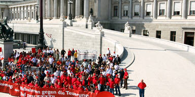 SPÖ ging für ihr Teuerungspaket auf die Straße