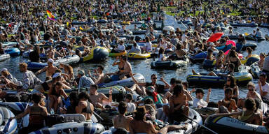 Corona: Polizei stoppt Massen-Party in Berlin