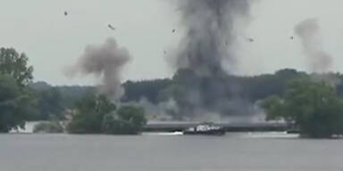 Schiffe zur Abdichtung der Deiche versenkt