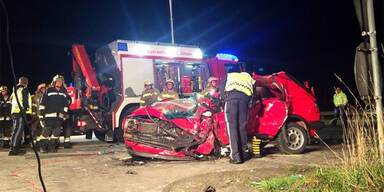 Serien-Crash: Alko-Lenker rast in Gegenverkehr