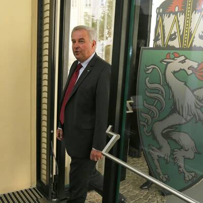 LH Voves tritt ab, Schützenhöfer wird neuer Landes-Chef.