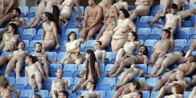 Tunicks Nackte als lebende Skulpturen