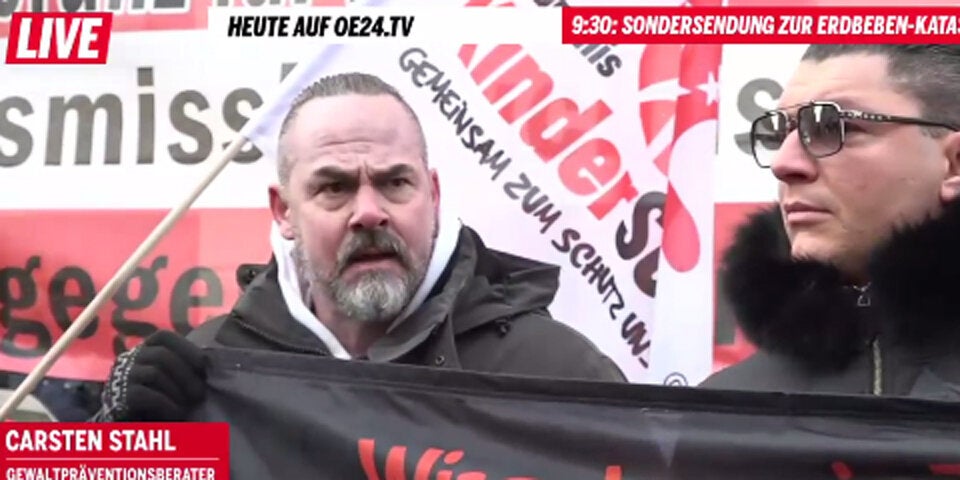 Demo gegen Teichtmeister vor Wiener Gericht