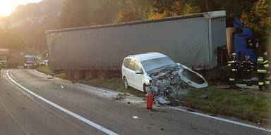 Eine Tote bei Massencrash auf B320 