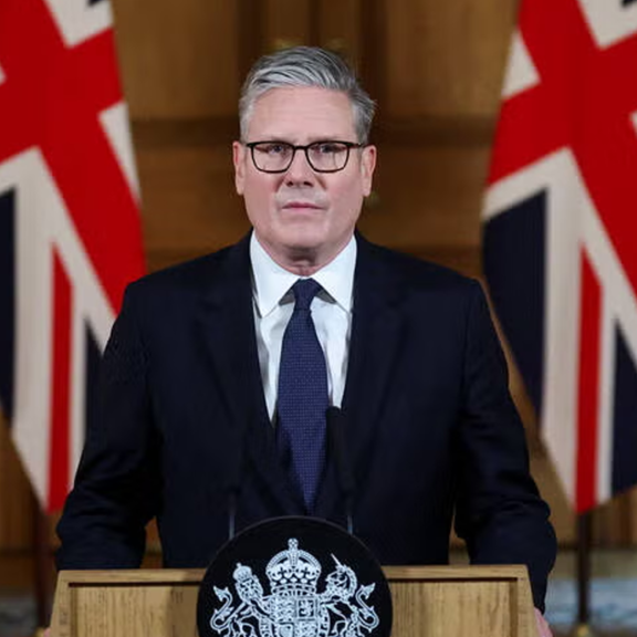 Revolte in London: Briten-Premier Starmer vor Aus