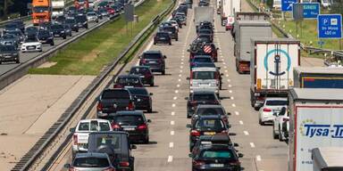 Stau in beide Richtungen auf der A8 zwischen M&uuml;nchen und Salzburg