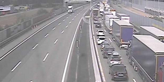 LKW-Unfall sorgt für Stau auf der A1