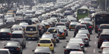 Mehr als 140 Autoschlangen in Peking