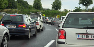 Mega-Stau nach Serienunf&auml;llen auf A1