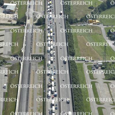 LKW-Unfall: Mega-Stau auf der A1