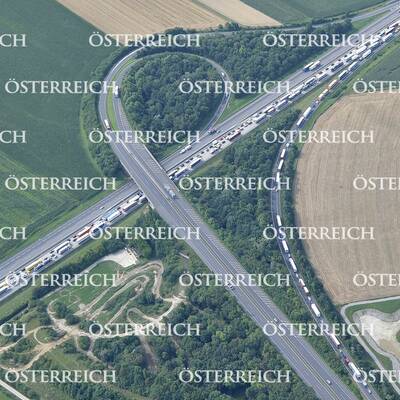 LKW-Unfall: Mega-Stau auf der A1