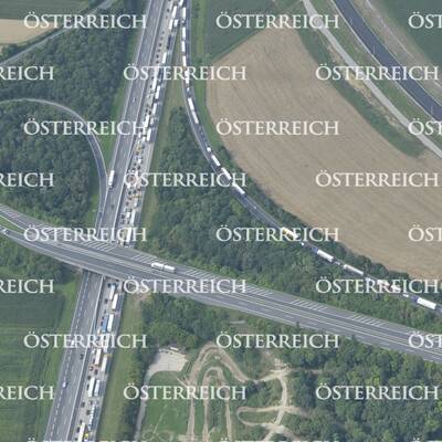 LKW-Unfall: Mega-Stau auf der A1