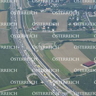 LKW-Unfall: Mega-Stau auf der A1