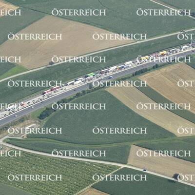 LKW-Unfall: Mega-Stau auf der A1