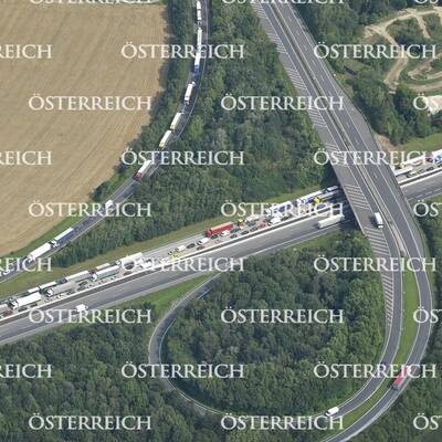 LKW-Unfall: Mega-Stau auf der A1