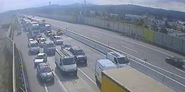 LKW-Unfall sorgt für Stau auf der A1