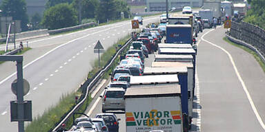 Schon 14 Kilometer Stau am Tauerntunnel