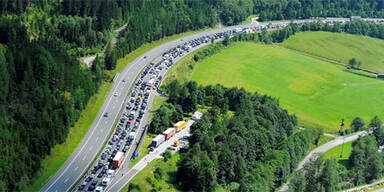 Wieder 24 km Stau vor Tauerntunnel