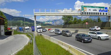 Staus legen Pfingstverkehr lahm