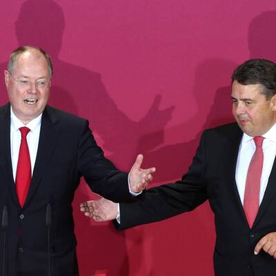 Reaktionen der Parteien auf die Hochrechnung