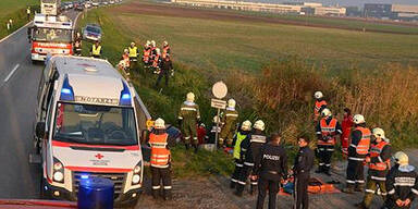 Frau (48) rast gegen Brücke