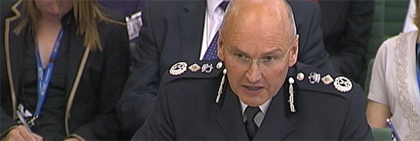 Schaum-Attacke auf Medien-Zar Murdoch