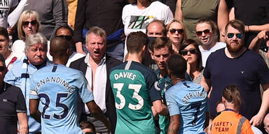 Debatte: 9-Punkte-Abzug bei Rassismus in Stadien?