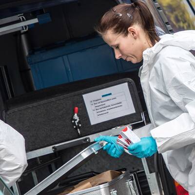 Ein 34-Jähriger soll seine eigene Mutter mit einem Stein erschlagen haben.