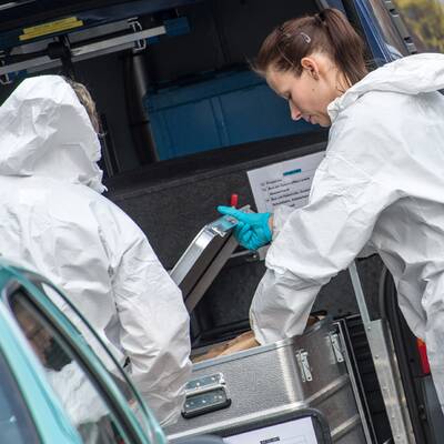 Ein 34-Jähriger soll seine eigene Mutter mit einem Stein erschlagen haben.