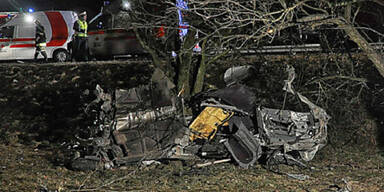 2 Tote bei Baum-Crash