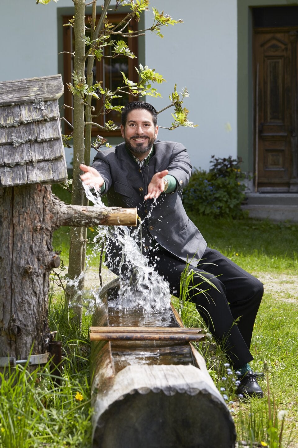 Glasklar und eiskalt kommt der persönliche „Liebestrank“ aus der eigenen Quelle.