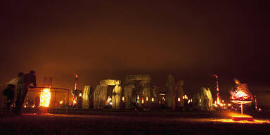 Stonehenge erleuchtet und umgebaut