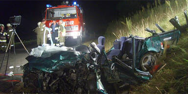 17-Jähriger stirbt bei Frontal-Crash 