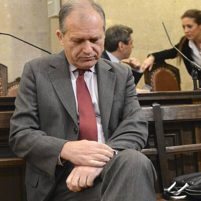 Der erste Prozess-Tag: Der ehemalige Minister weist jede Schuld von sich