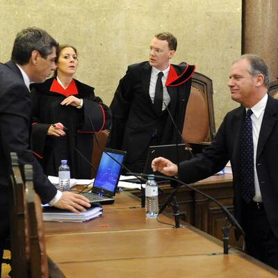 Der erste Prozess-Tag: Der ehemalige Minister weist jede Schuld von sich