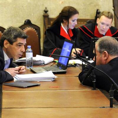 Der erste Prozess-Tag: Der ehemalige Minister weist jede Schuld von sich