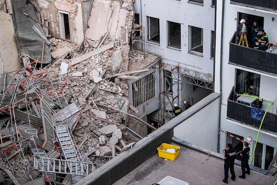 Hauseinsturz in Düsseldorf: Leiche von Bauarbeiter entdeckt